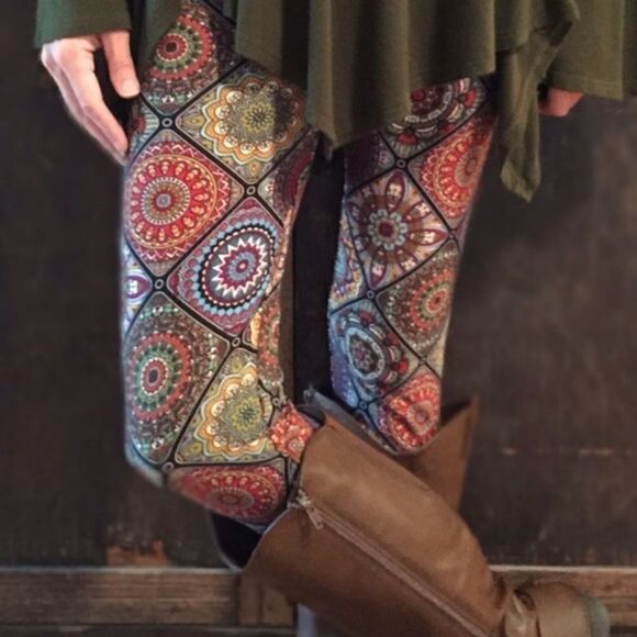 Spectrum Print Multi-Colored Leggings - Picture 2 of 4